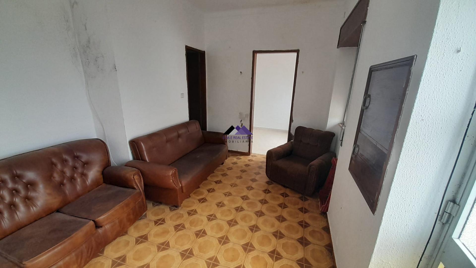 Casa Térrea para Recuperar nas Hortas com Grande Potencial