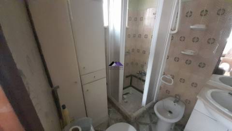 Casa Térrea para Recuperar nas Hortas com Grande Potencial