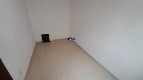 Casa Térrea para Recuperar nas Hortas com Grande Potencial