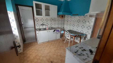 Casa Térrea para Recuperar nas Hortas com Grande Potencial