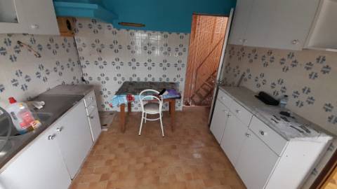 Casa Térrea para Recuperar nas Hortas com Grande Potencial