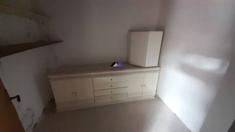 Casa Térrea para Recuperar nas Hortas com Grande Potencial