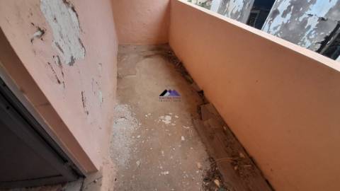 Casa Térrea para Recuperar nas Hortas com Grande Potencial