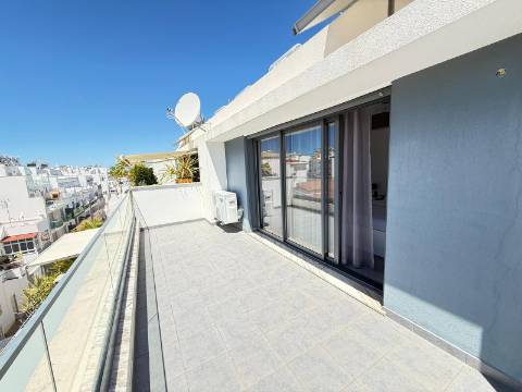 Duplex T1+1 Moderno com Terraço e Varandas - a 350m da Praia em Monte Gordo