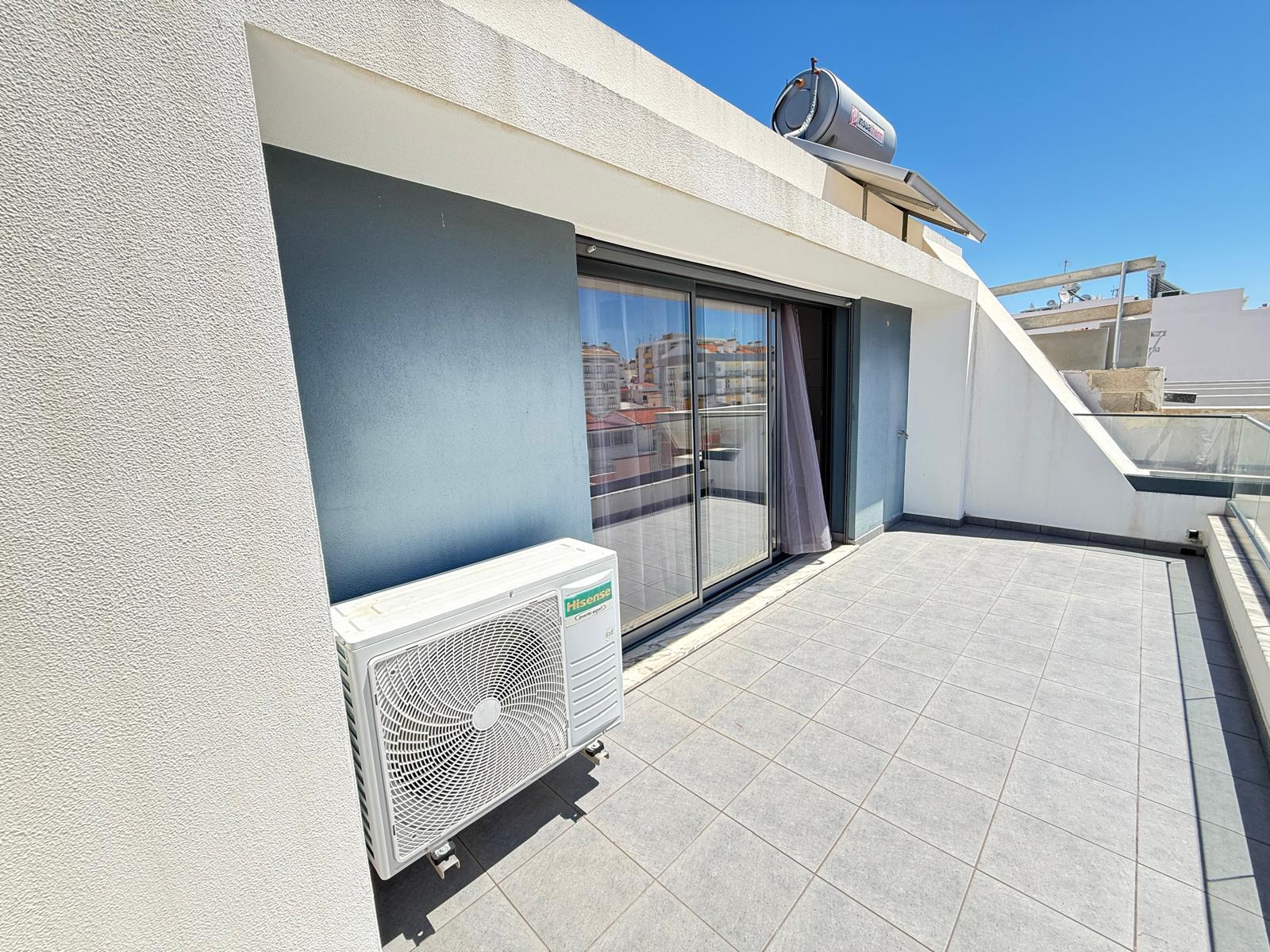Duplex T1+1 Moderno com Terraço e Varandas - a 350m da Praia em Monte Gordo