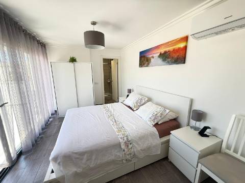 Duplex T1+1 Moderno com Terraço e Varandas - a 350m da Praia em Monte Gordo