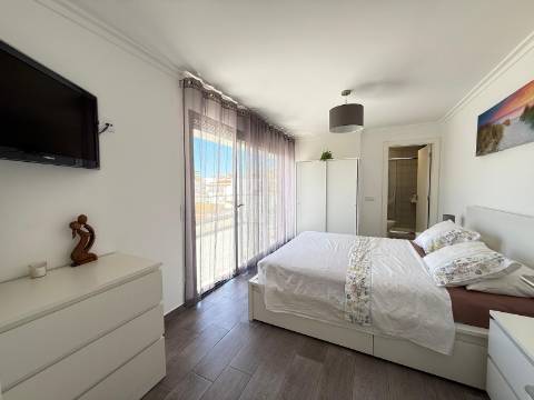 Duplex T1+1 Moderno com Terraço e Varandas - a 350m da Praia em Monte Gordo