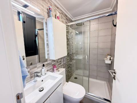 Duplex T1+1 Moderno com Terraço e Varandas - a 350m da Praia em Monte Gordo