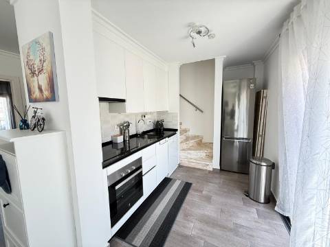 Duplex T1+1 Moderno com Terraço e Varandas - a 350m da Praia em Monte Gordo