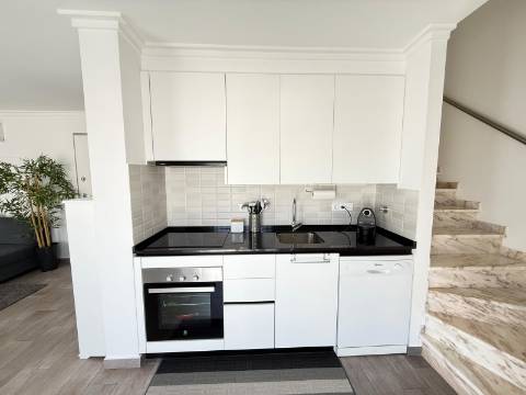 Duplex T1+1 Moderno com Terraço e Varandas - a 350m da Praia em Monte Gordo