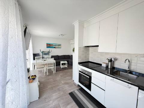 Duplex T1+1 Moderno com Terraço e Varandas - a 350m da Praia em Monte Gordo