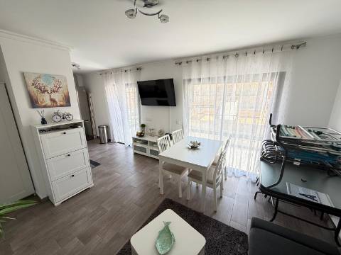 Duplex T1+1 Moderno com Terraço e Varandas - a 350m da Praia em Monte Gordo