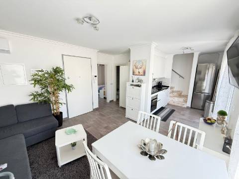 Duplex T1+1 Moderno com Terraço e Varandas - a 350m da Praia em Monte Gordo