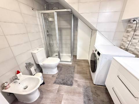 Duplex T1+1 Moderno com Terraço e Varandas - a 350m da Praia em Monte Gordo