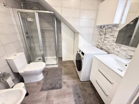 Duplex T1+1 Moderno com Terraço e Varandas - a 350m da Praia em Monte Gordo