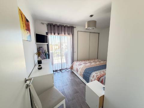Duplex T1+1 Moderno com Terraço e Varandas - a 350m da Praia em Monte Gordo