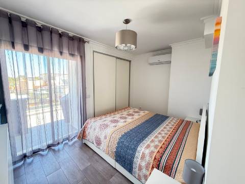 Duplex T1+1 Moderno com Terraço e Varandas - a 350m da Praia em Monte Gordo