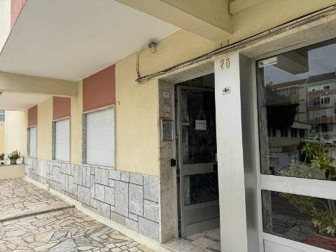 Apartamento T2 Remodelado na Cruz de Pau