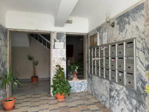 Apartamento T2 Remodelado na Cruz de Pau