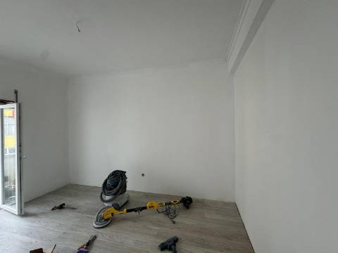 Apartamento T2 Remodelado na Cruz de Pau