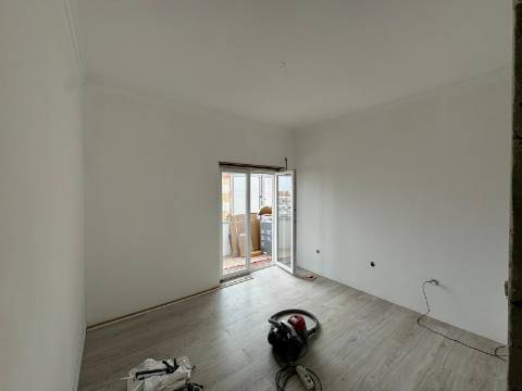 Apartamento T2 Remodelado na Cruz de Pau