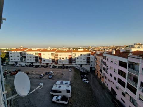 Apartamento T3 c/garagem e aproveitamento do Sotão