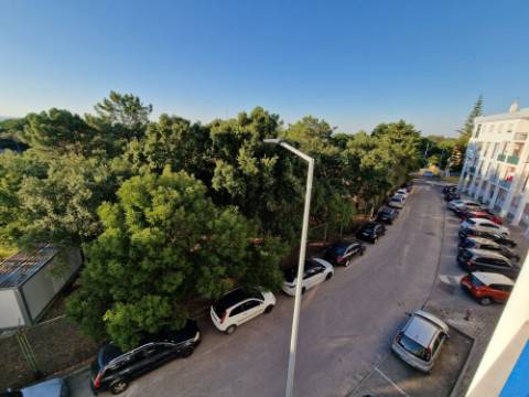 Apartamento T3 c/garagem e aproveitamento do Sotão