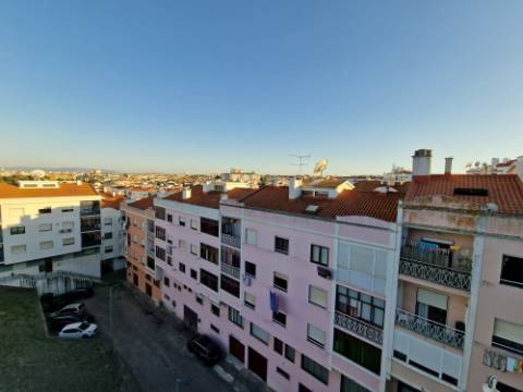 Apartamento T3 c/garagem e aproveitamento do Sotão