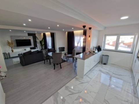 Apartamento T3 c/garagem e aproveitamento do Sotão