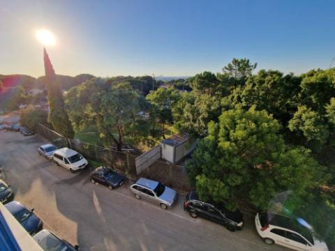 Apartamento T3 c/garagem e aproveitamento do Sotão