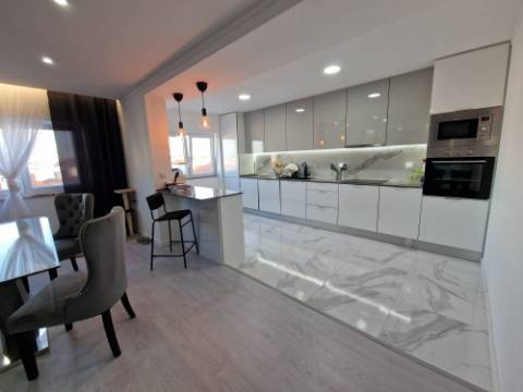 Apartamento T3 c/garagem e aproveitamento do Sotão