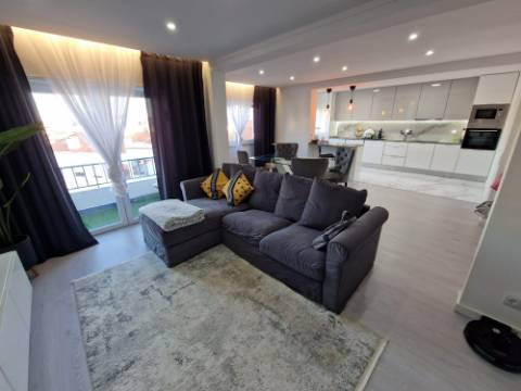 Apartamento T3 c/garagem e aproveitamento do Sotão