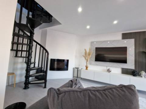 Apartamento T3 c/garagem e aproveitamento do Sotão