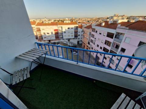 Apartamento T3 c/garagem e aproveitamento do Sotão