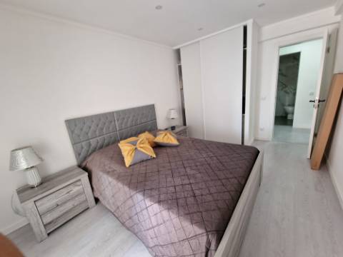 Apartamento T3 c/garagem e aproveitamento do Sotão