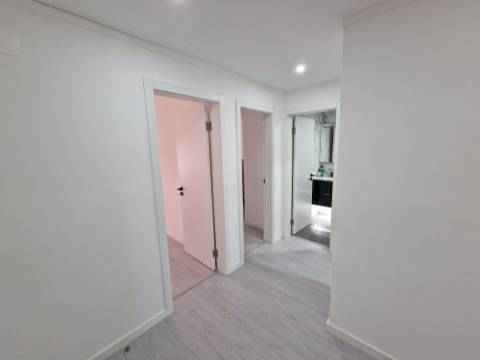 Apartamento T3 c/garagem e aproveitamento do Sotão