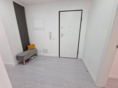 Apartamento T3 c/garagem e aproveitamento do Sotão