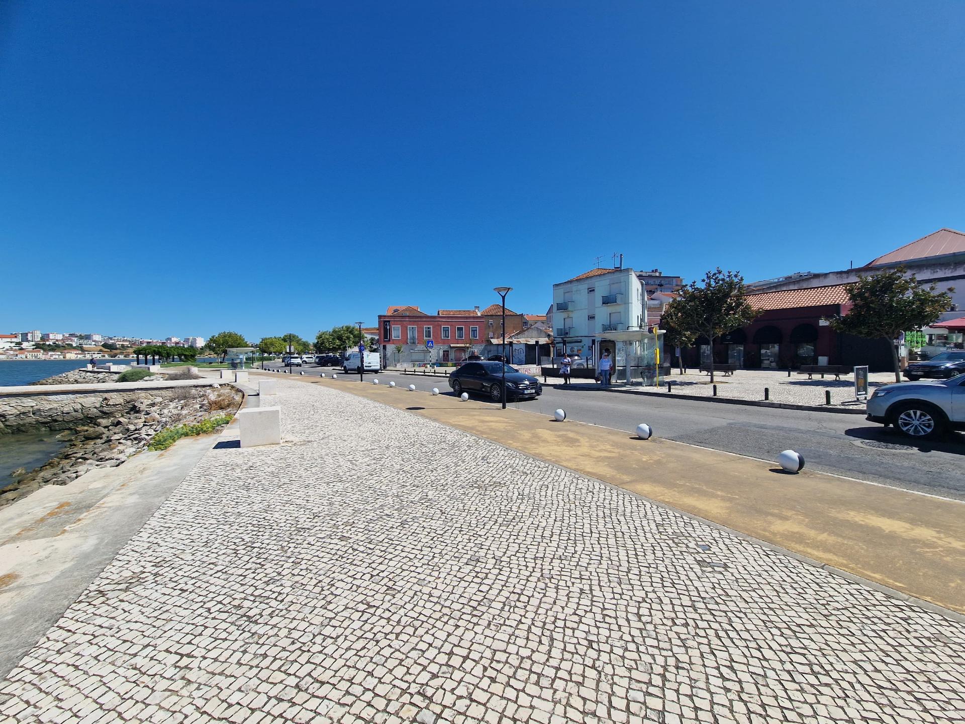 Casa com espaço comercial