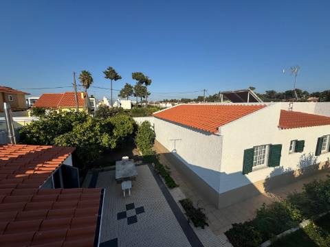 Moradia T3 isolada c/anexo - Aroeira