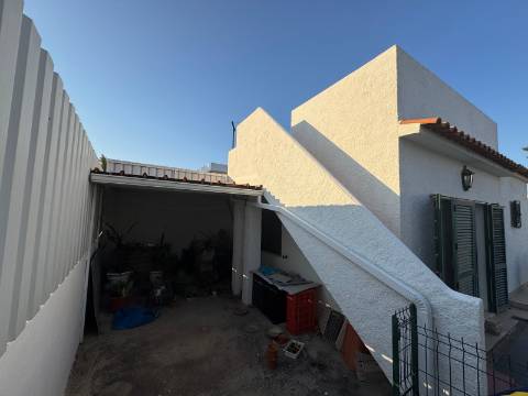 Moradia T3 isolada c/anexo - Aroeira