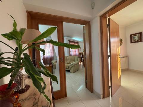 Moradia T3 isolada c/anexo - Aroeira