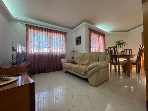 Moradia T3 isolada c/anexo - Aroeira