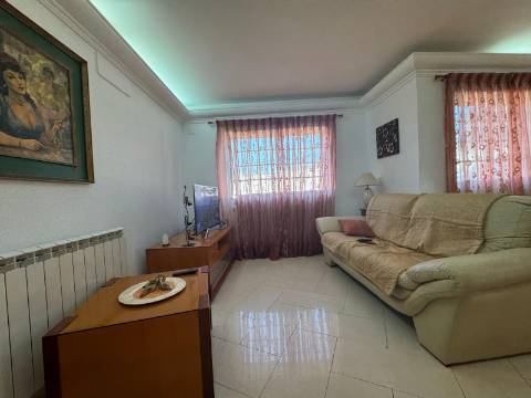 Moradia T3 isolada c/anexo - Aroeira