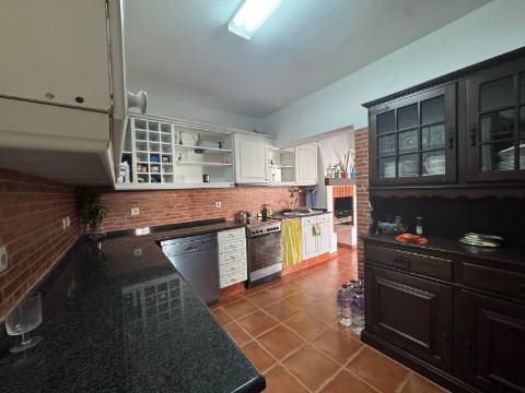 Moradia T3 isolada c/anexo - Aroeira