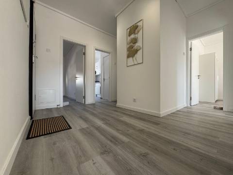 Apartamento T4 Remodelado Almada