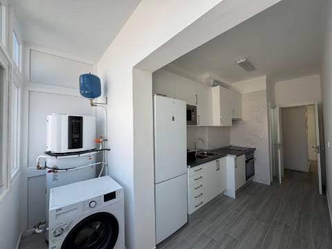 Apartamento T4 Remodelado Almada