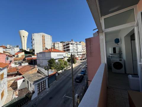 Apartamento T4 Remodelado Almada