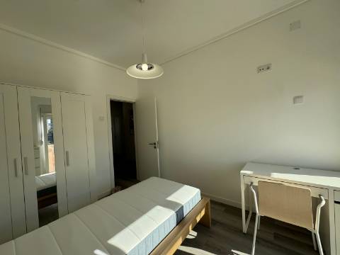 Apartamento T4 Remodelado Almada