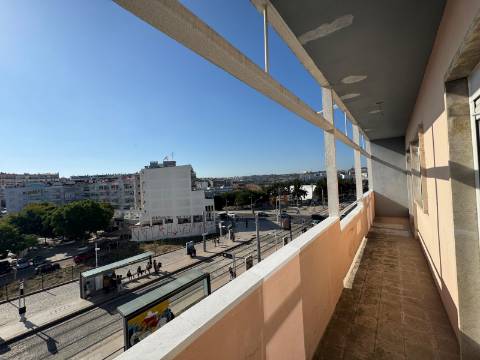 Apartamento T4 Remodelado Almada