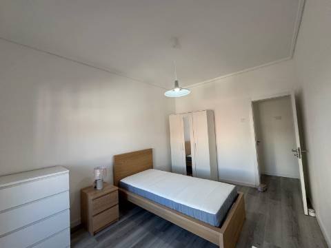 Apartamento T4 Remodelado Almada